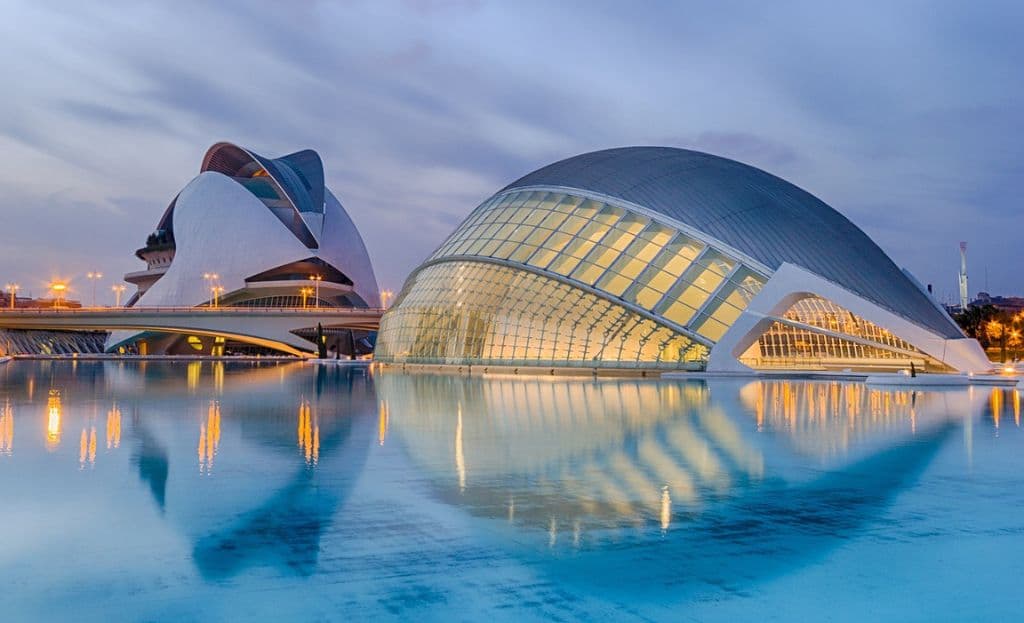 is-valencia-worth-visiting-city-of-arts-science-1